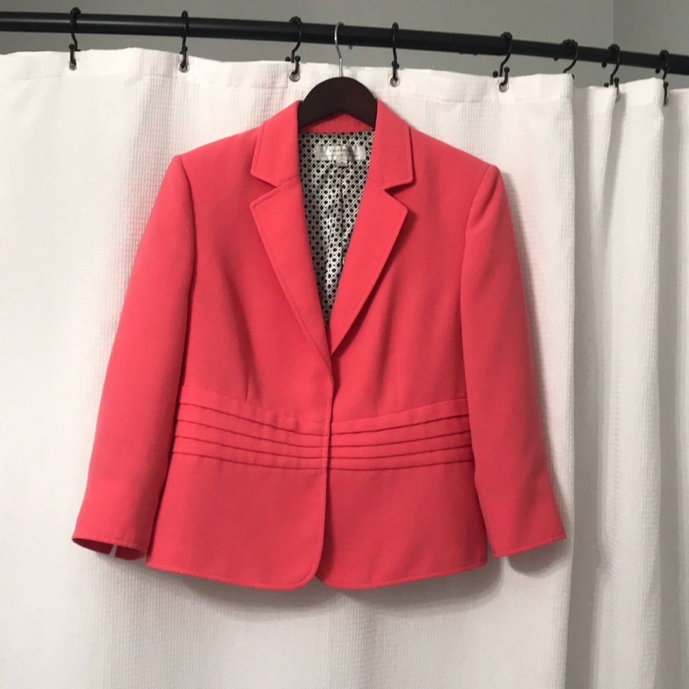Women’s Tahari blazer size 14.